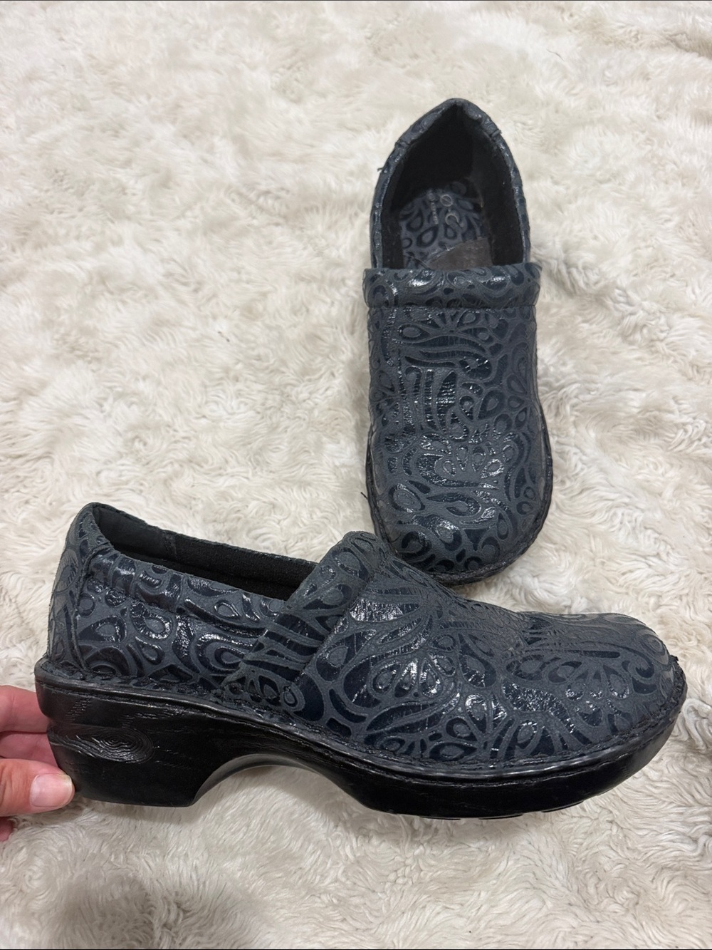 b.o.c. Women's dark blue Paisley Floral Patterned Slip-On Clogs Size 9